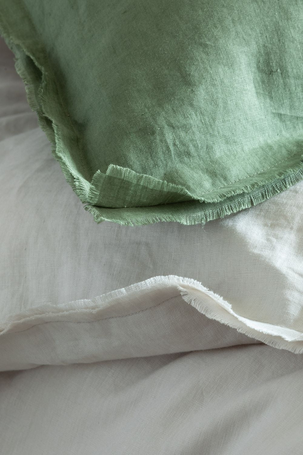 PARVATI - Pure linen pillowcases with fringed edge, envelope insert (2 pieces)