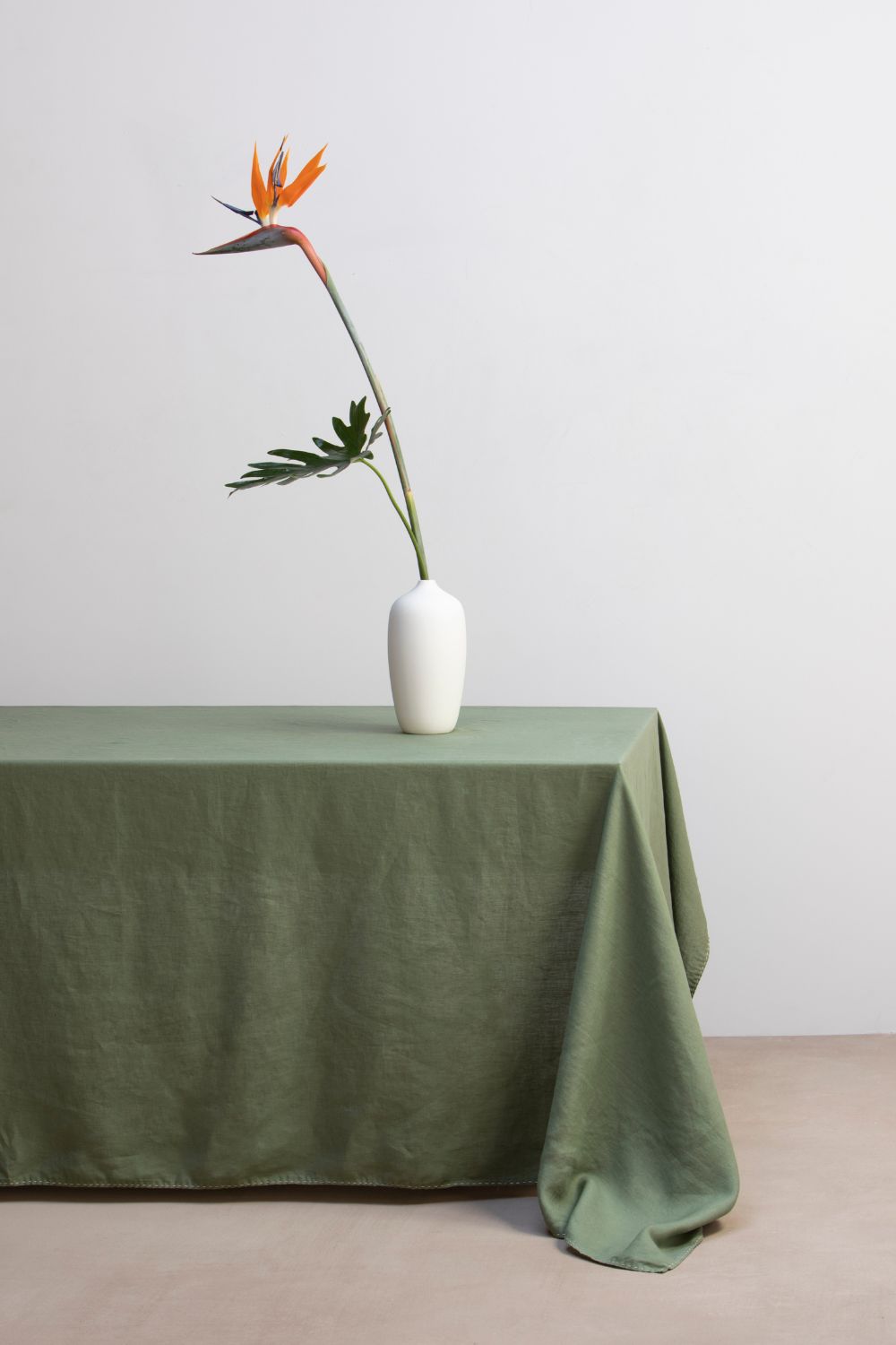 VOR - Tovaglia in puro lino lavato ricamata a mano