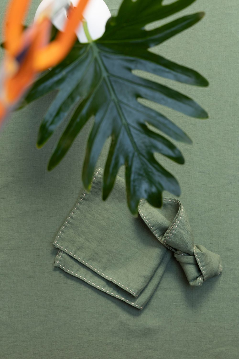 VOR - Tovaglia in puro lino lavato ricamata a mano