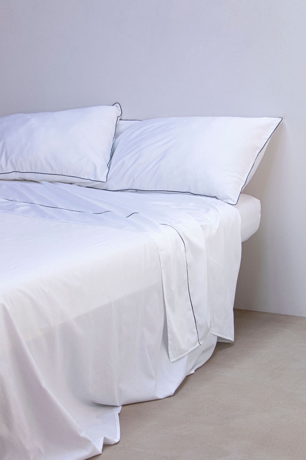 AFRODITE Flat top sheet in pure cotton satin with piping