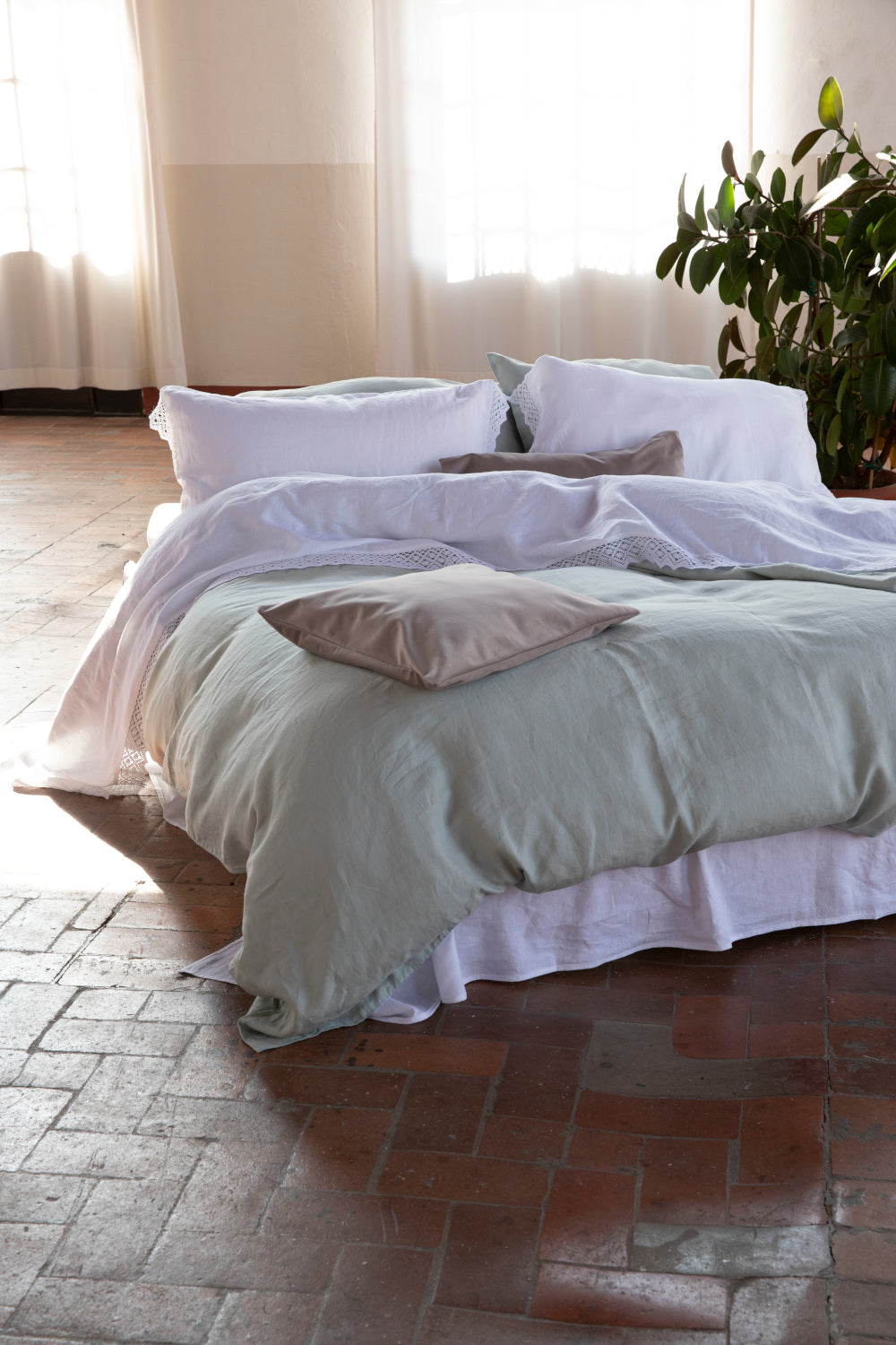 BRIGID-Pure washed-linen pillowcase, trimmed with cotton macramè (2 pieces)