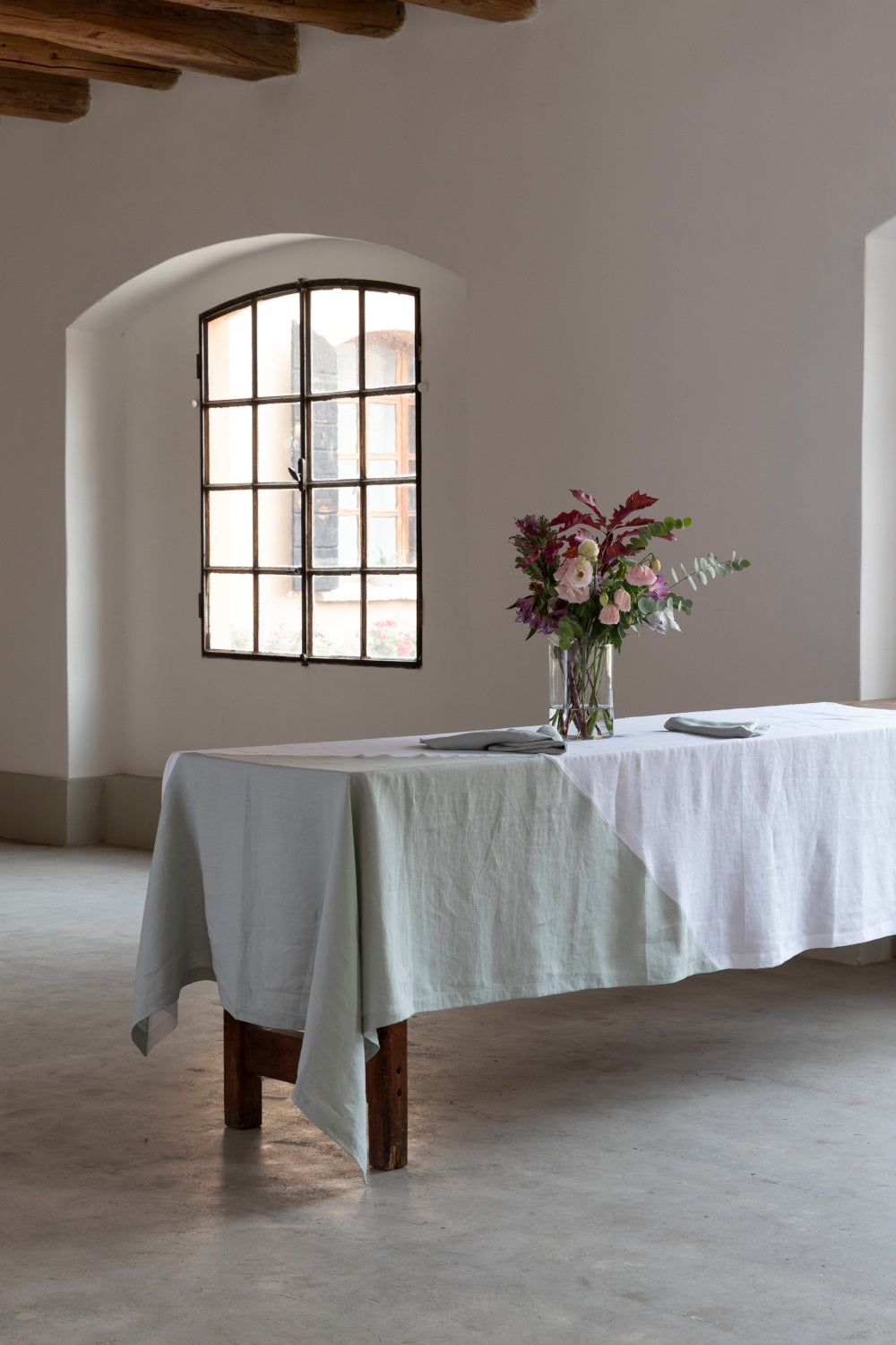 VESTA two-tone tablecloth in pure washed linen