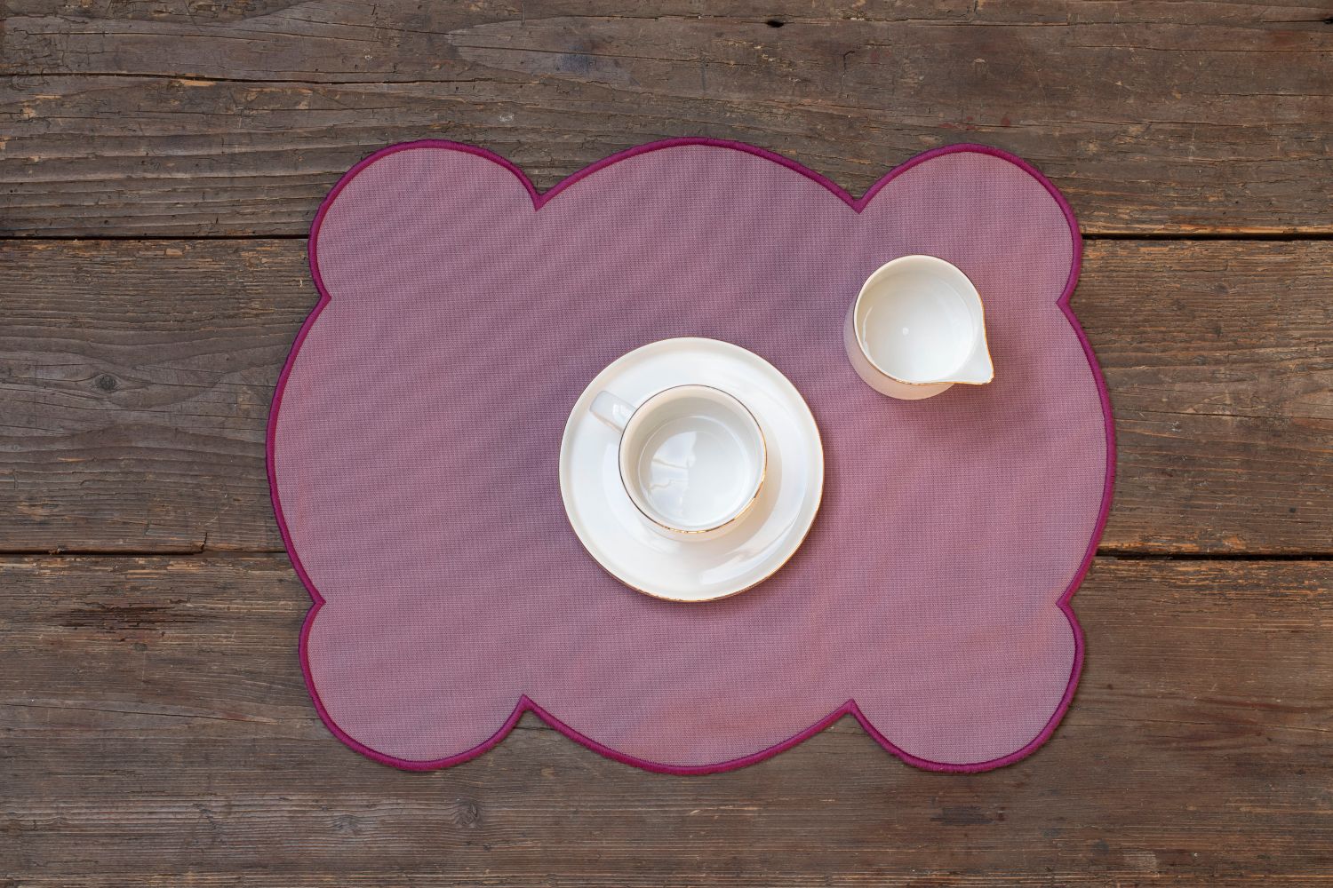 NIKE - shaped placemat with matching scalloped embroidered edge, in canvas cotton plain or printed (2 pieces)