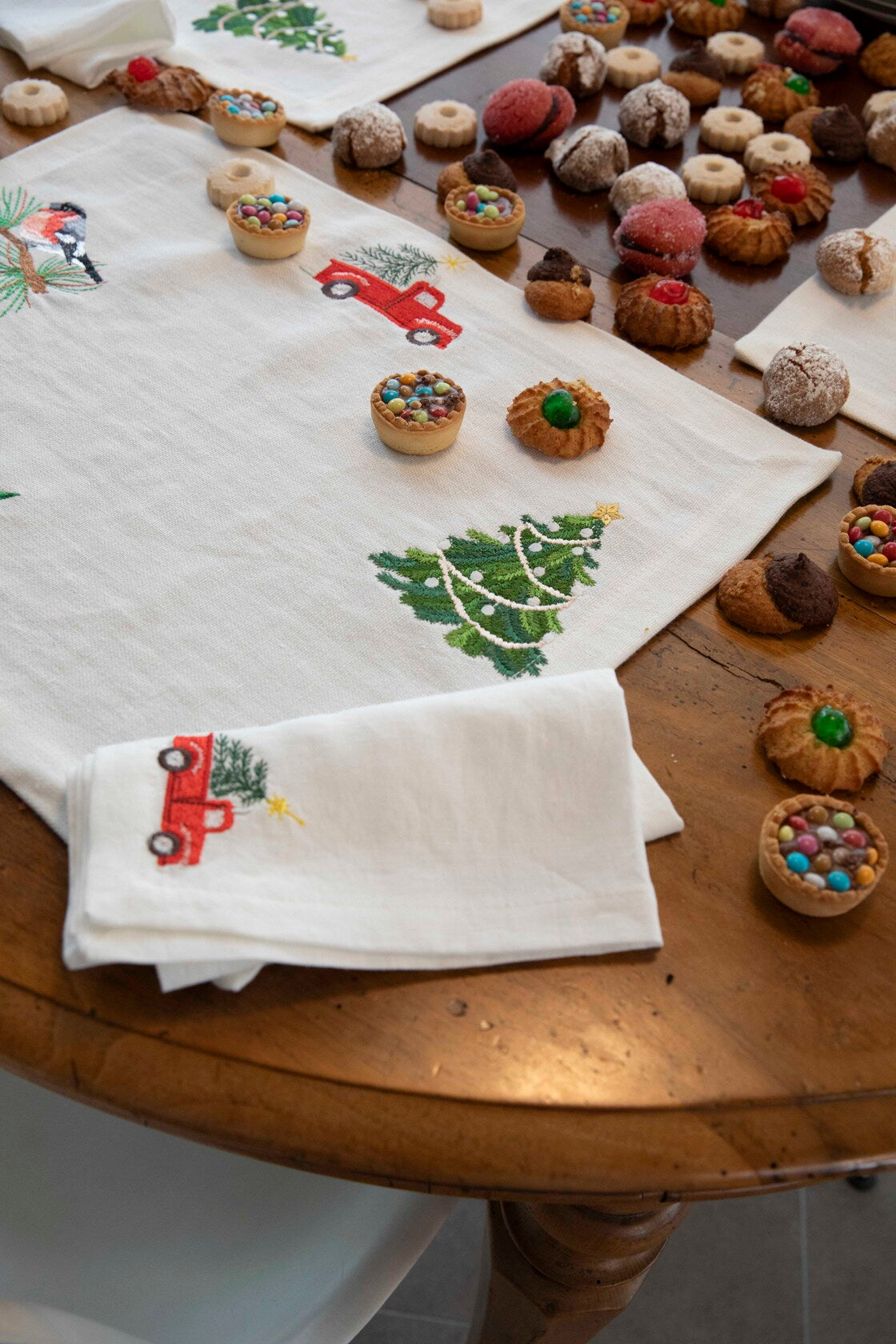 UNI NATALE – Tovagliolo ricamato in puro lino lavato con cordonetto (Set da sei pezzi)