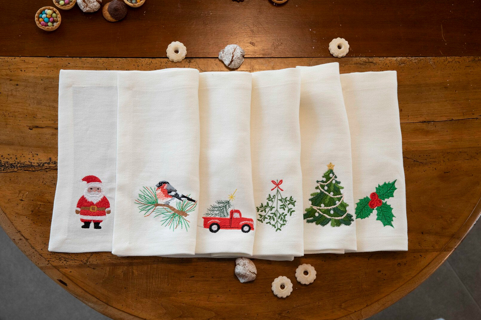 IGEA NATALE – Tovaglietta ricamata in puro lino lavato (450 gr/mq) (Set da sei pezzi)