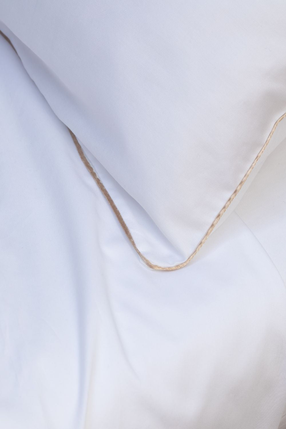 VITTORIA-Duvet cover in plain cotton with piping border 