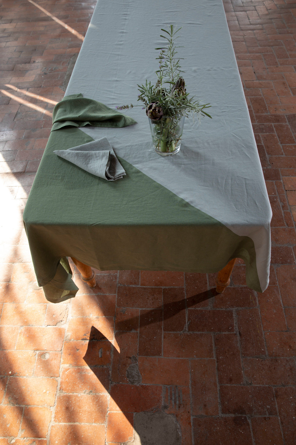VESTA two-tone tablecloth in pure washed linen 